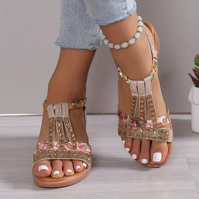 Comfortabele boho stijl dames sandalen met een verhoogde sleehak, perfect voor casual elegantie.