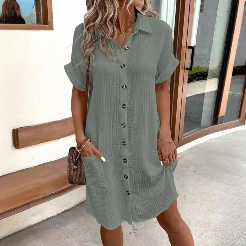 Trendy dames mini jurk met kraagje en zakken, een comfortabele en elegante keuze voor warme dagen.
