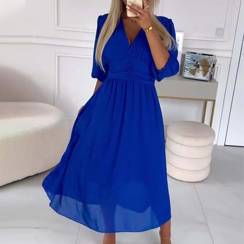 Modieuze dames midi jurk, lichtgewicht en luchtig. Combineert elegantie met comfort voor elke zomerse gelegenheid.