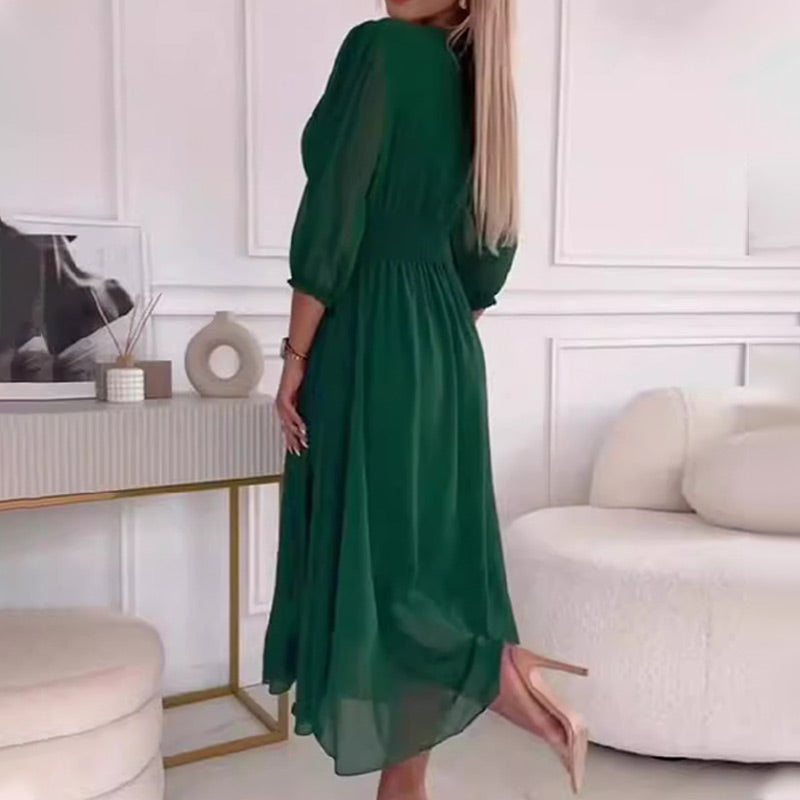 Verfijnde damesmode: elegante midi jurk, perfect als zomerjurk of casual jurk. Comfortabele lentemode kleding.