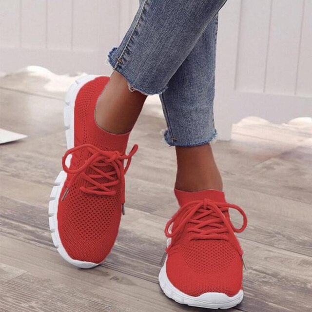 Veelzijdige dames sneakers, comfortabel en lichtgewicht, ideaal als trendy casual schoenen.