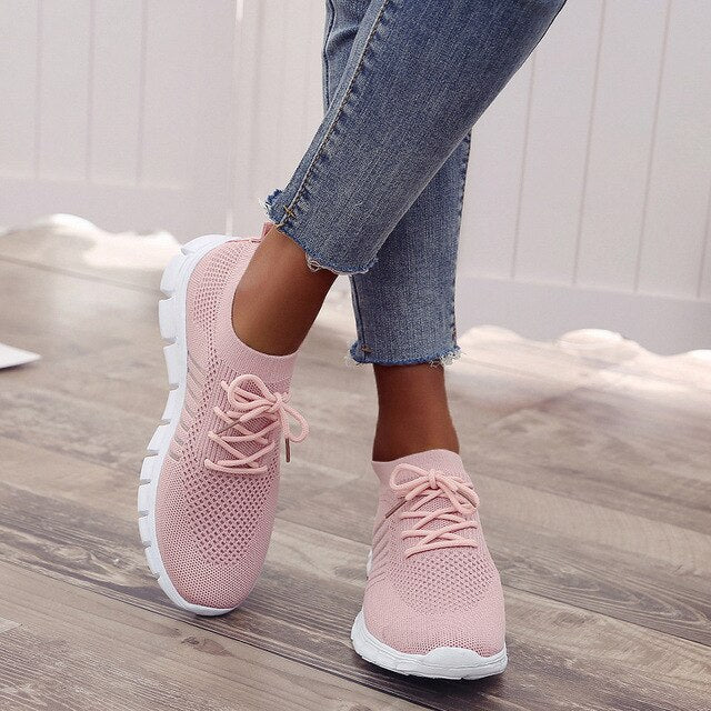 Trendy casual dames instap sneakers, platte zool en ademend design ideaal voor de zomer.