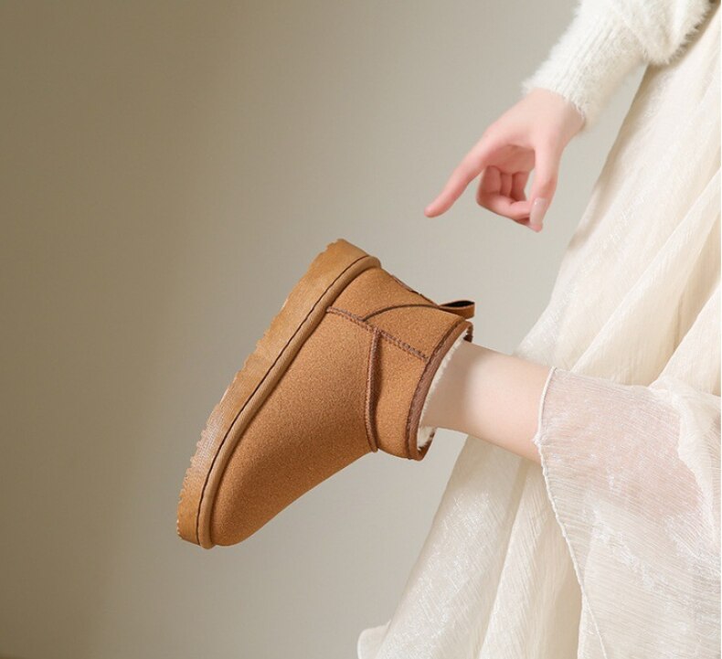 Stijlvolle beige suède dames winterlaarzen; warm, comfortabel en modieus voor koude dagen.