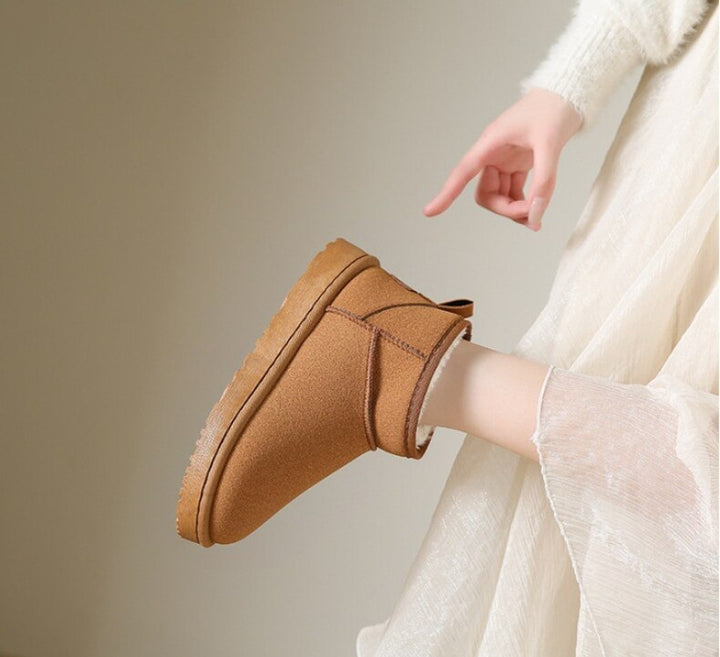 Stijlvolle beige suède dames winterlaarzen; warm, comfortabel en modieus voor koude dagen.