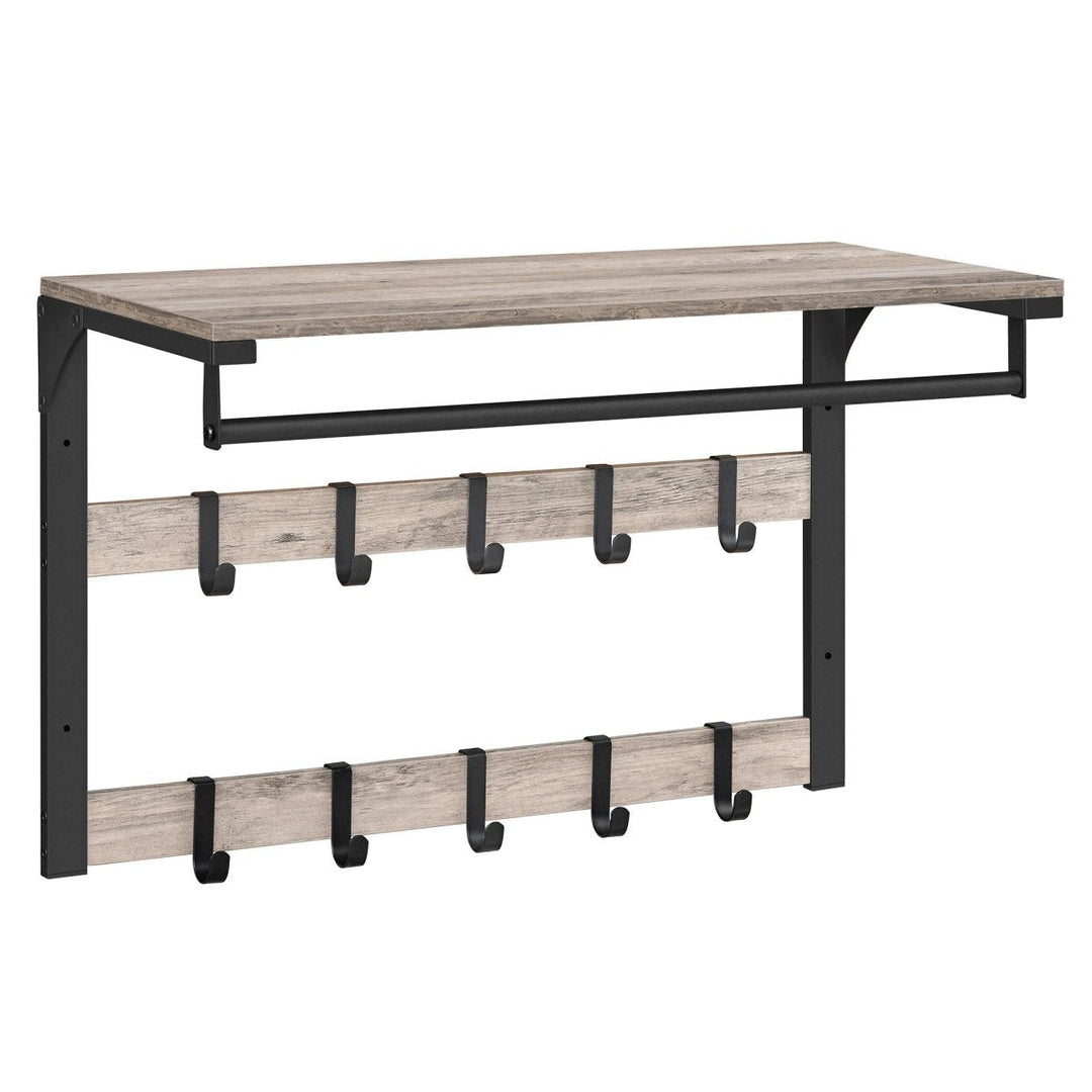 Veelzijdige witte wandgarderobe met opbergplank, stevige haken en kledingstang voor jassen en tassen.