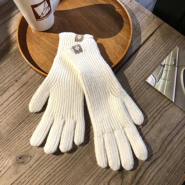 Geniet van warme handen en bedien je telefoon met deze comfortabele Isolde touchscreen winterhandschoenen.