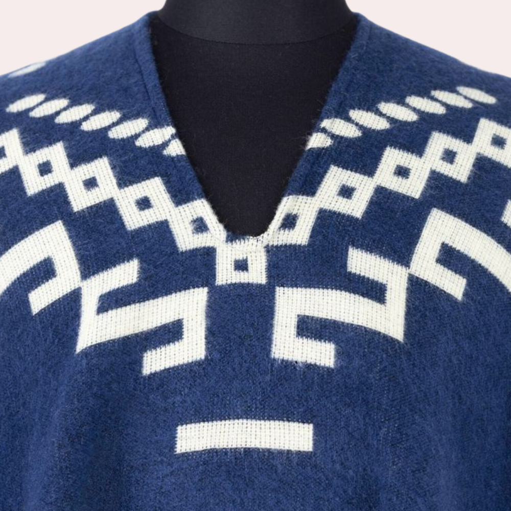Heren poncho, warm en stijlvol, ideaal voor comfort in de winter. Modieuze one-size kleding voor mannen.