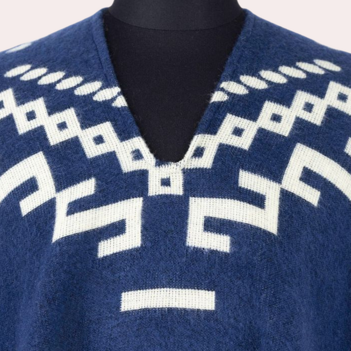 Heren poncho, warm en stijlvol, ideaal voor comfort in de winter. Modieuze one-size kleding voor mannen.