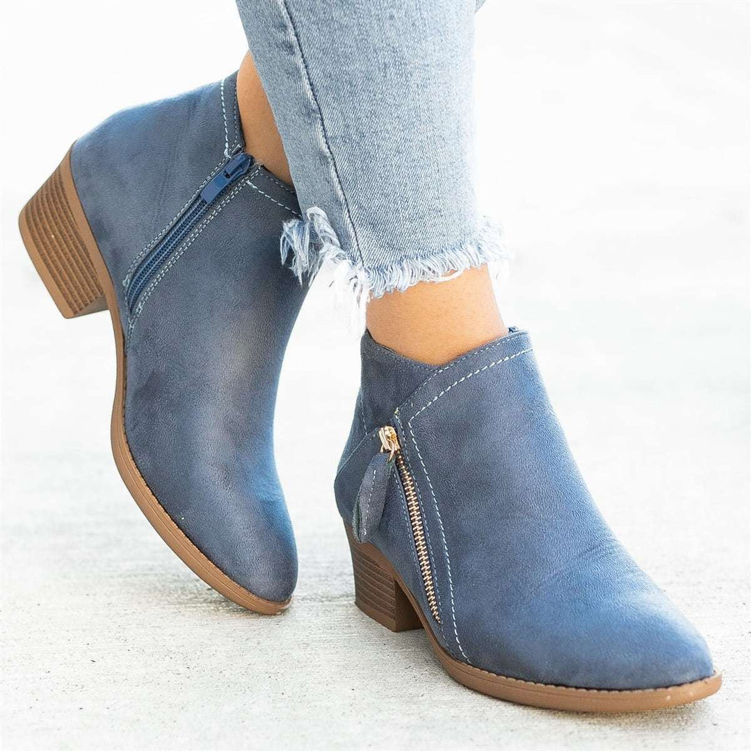 Comfortabele blauwe orthopedische dames schoenen, enkelhoog en stijlvol, ideaal voor dagelijkse zomerse avonturen.
