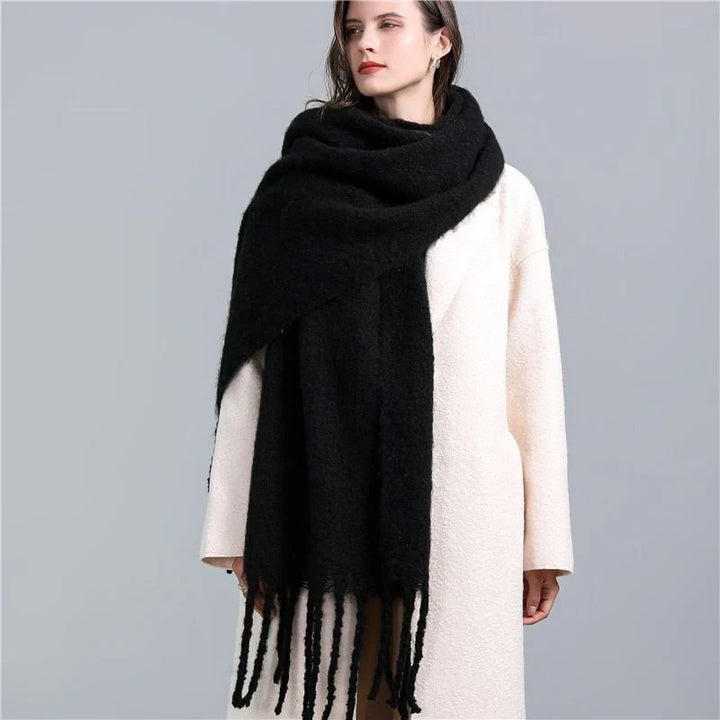 Zachte geruite kasjmier sjaal, perfecte aanvulling op elke vrouwenmode outfit.