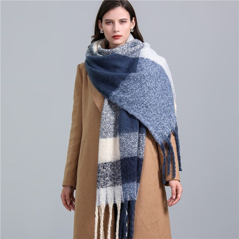 Elegante geruite sjaal van kasjmier met kwastjes, comfortabel en modieus.