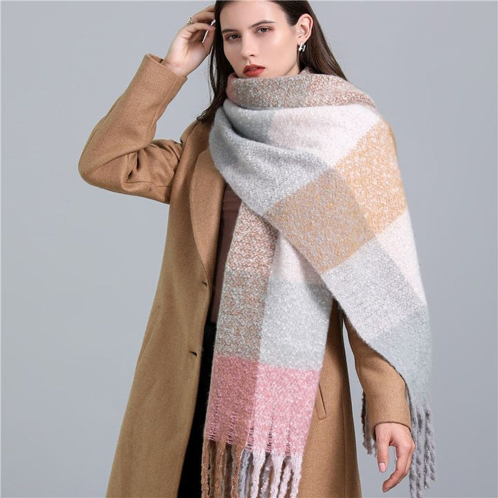 Warme dames sjaal met ruitdessin, van premium kasjmier, comfortabel en trendy.