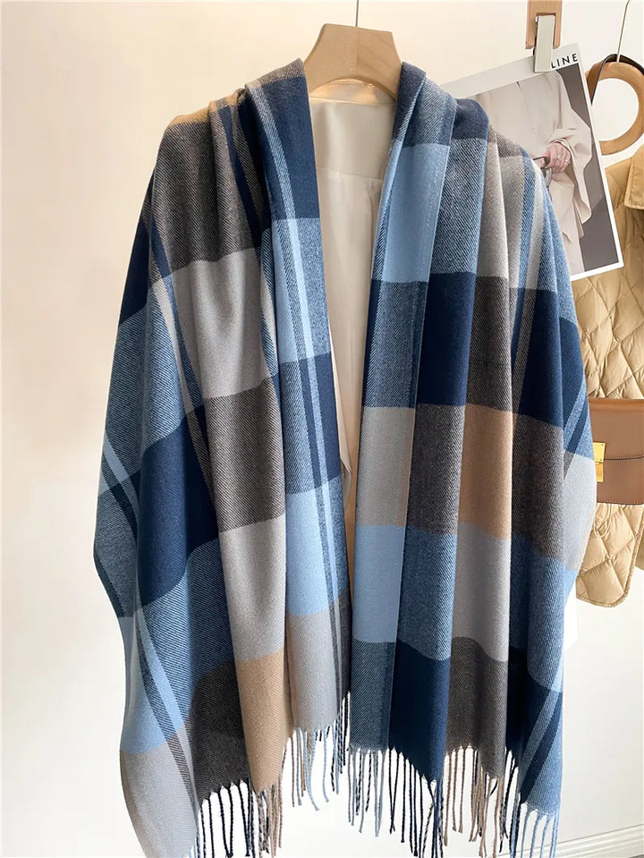 Mode accessoire: Liora geruite kasjmier sjaal. Stijlvol en warm voor elke outfit.