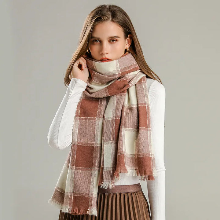 Comfortabele geruite sjaal voor vrouwen. Kasjmier mix, warm en stijlvol voor de winter.