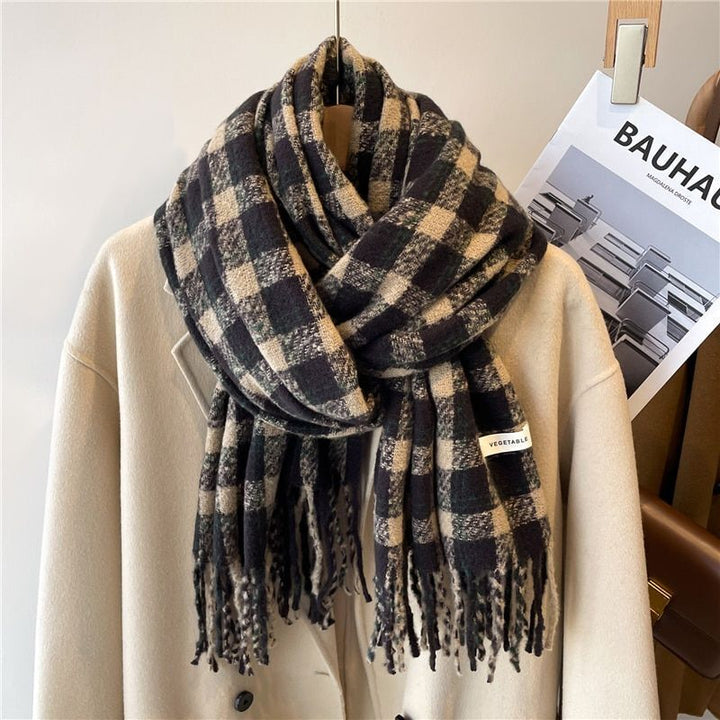 Geruite kasjmier dames sjaal. Een essentieel warm mode accessoire voor koude dagen.
