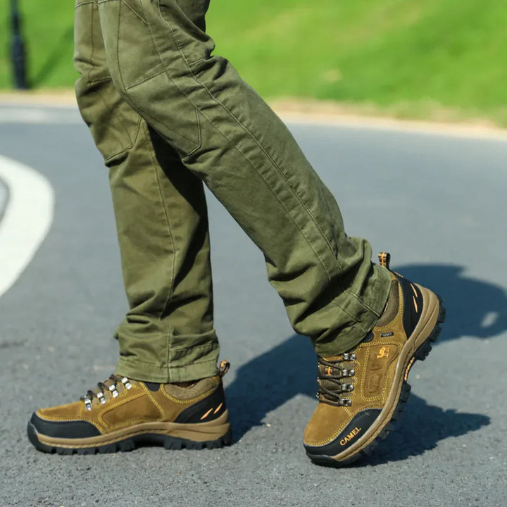Ademende, waterbestendige wandelschoenen voor dames en heren, ideaal voor lange tochten in de natuur.
