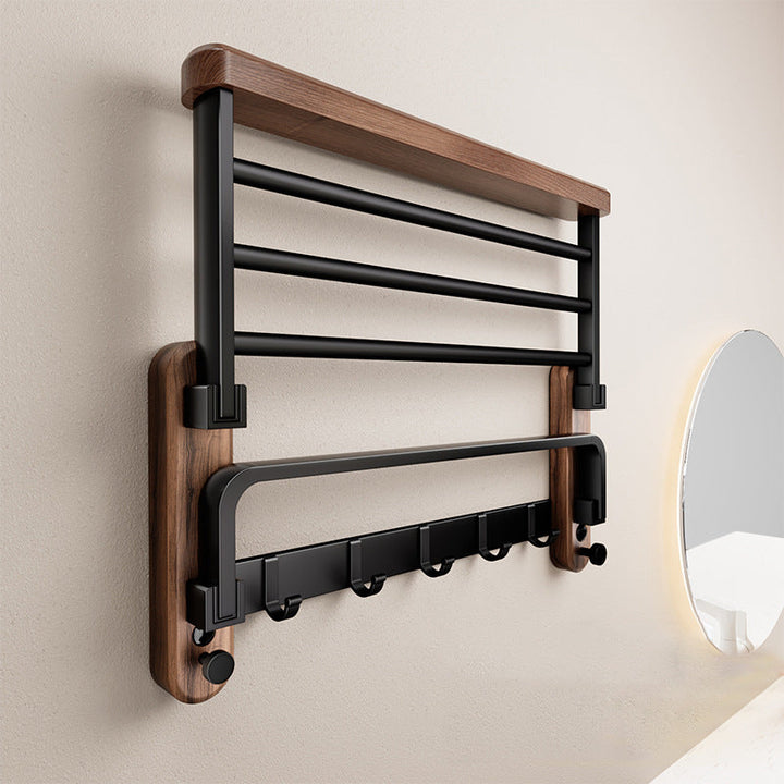 Ruimtebesparend wandrek voor handdoeken, gemaakt van notenhout en aluminium. Geschikt voor een moderne badkamer.