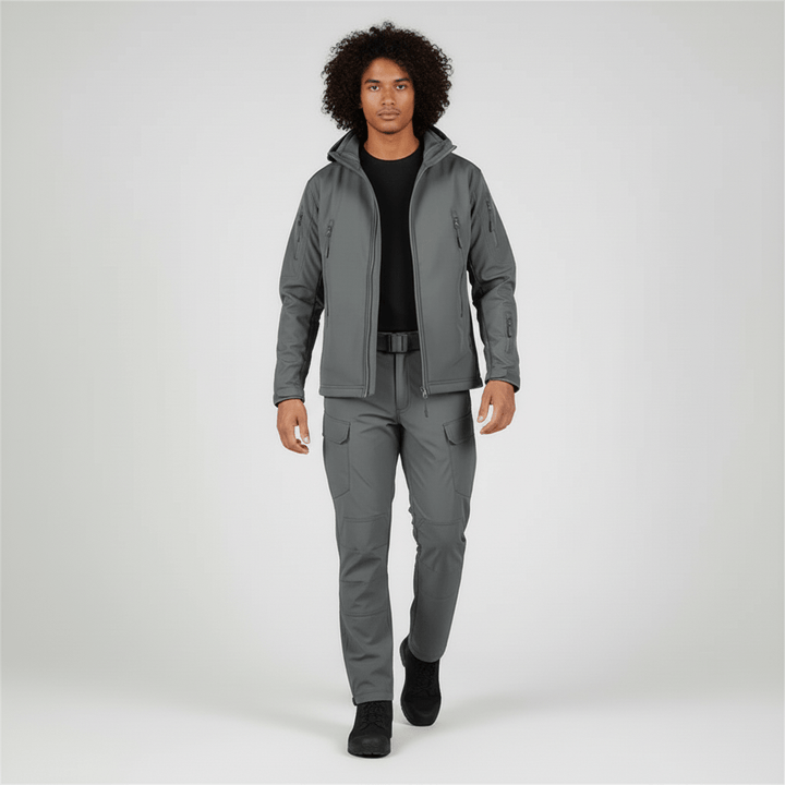 Regen- en winddichte set Eli voor mannen, perfect voor een dag in de natuur, ongeacht het weer.