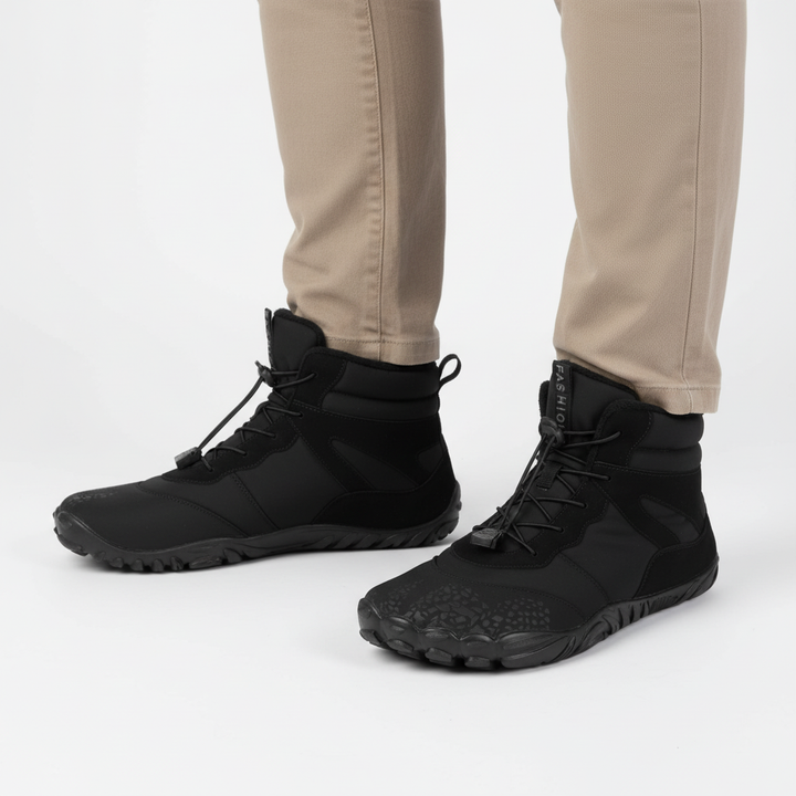 Antislip unisex winterlaarzen met robuuste zool en waterdichte bescherming, veilig op gladde ondergrond.