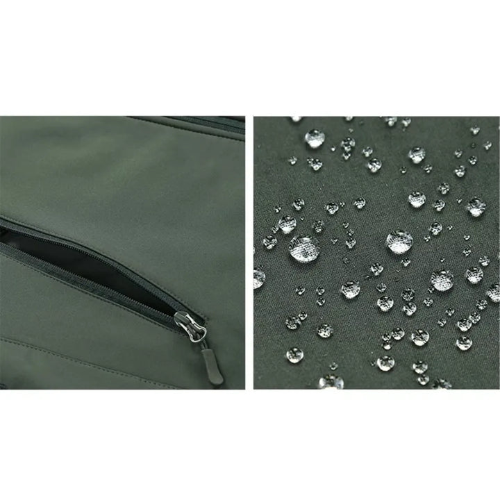 Detail van de voorkant van een heren waterdichte softshell jas met rits en capuchon.