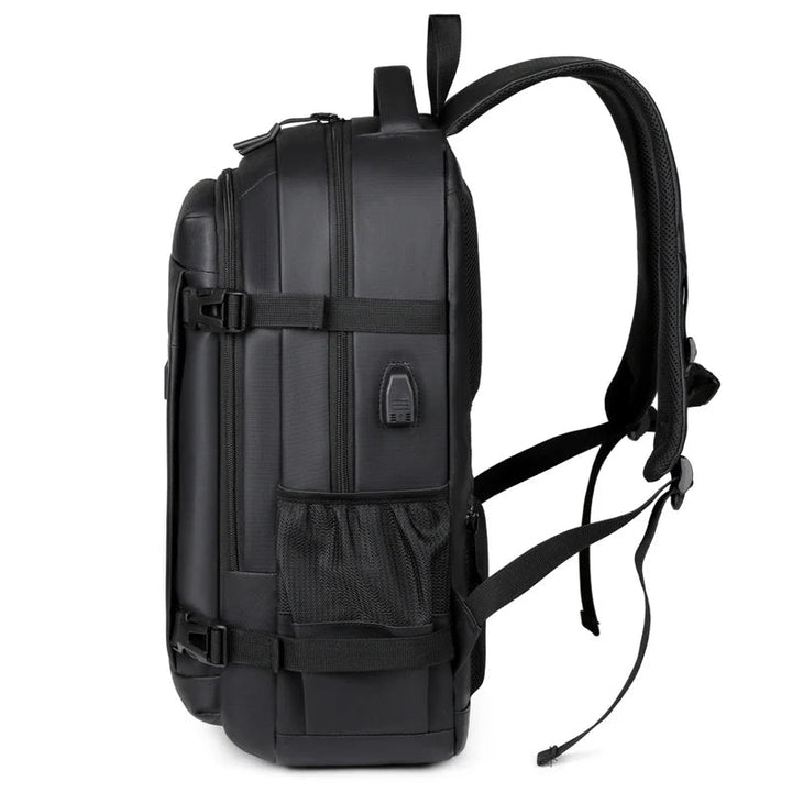 Ruime waterdichte heren rugzak voor reizen, met ergonomisch design en groot laptopcompartiment.