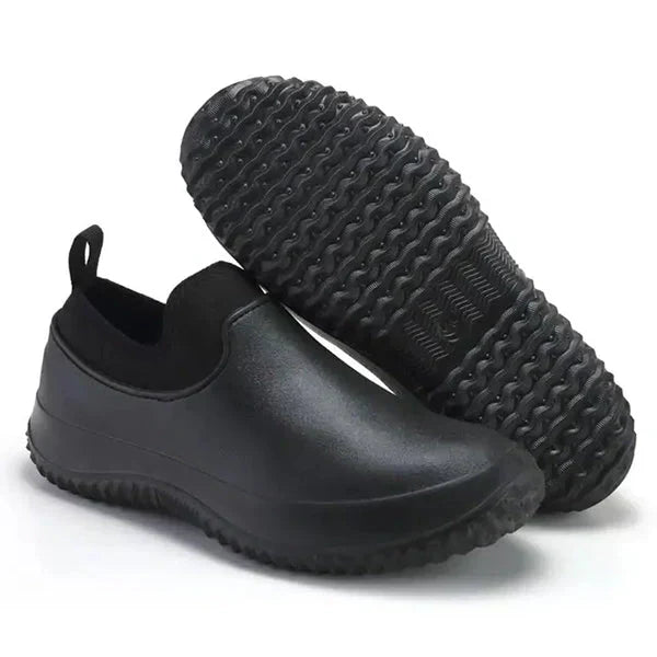 Comfortabele waterdichte slip-on werkschoenen voor heren, ideaal voor snel aan- en uittrekken en lange werkdagen.