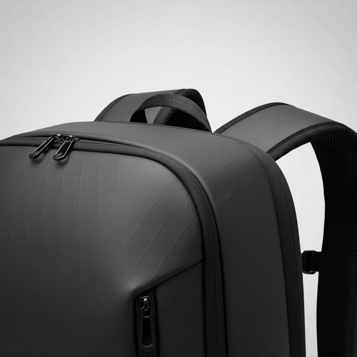 Veilig & ruim laptopvak in waterdichte grijze zakelijke rugzak; voor optimale bescherming onderweg.