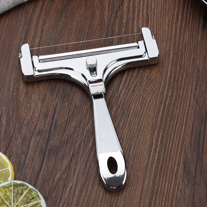 Ergonomische kaasschaaf met verstelbare dikte, ideaal voor verschillende soorten kaas, een must-have accessoire.