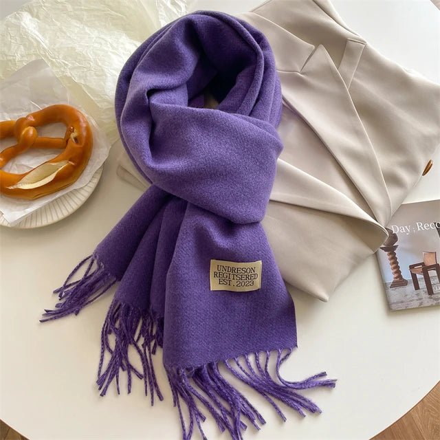 Elegant accessoire: zachte wollen sjaal, warm en stijlvol. Perfect voor winter mode.