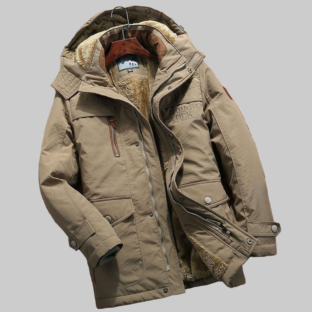Functionele zwarte heren gewatteerde jas met capuchon, ideaal als warme waterafstotende winter- of tussenjas.