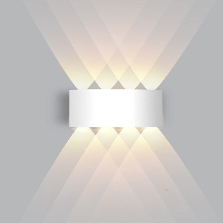 Energiezuinige LED buitenwandlamp met omhoog/omlaag licht, modern design.