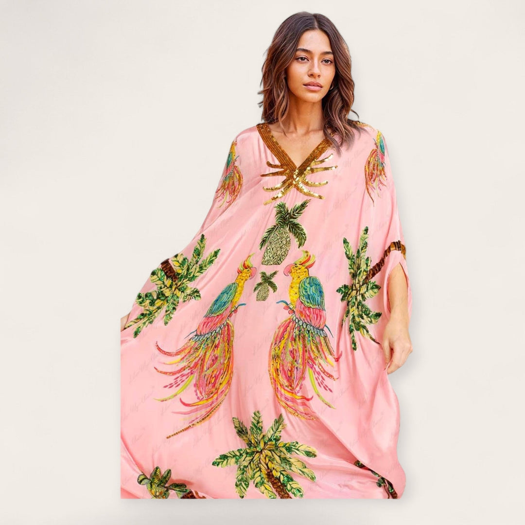 Ontspannen dames kaftan, enkellang, met vrolijke tropische print. Perfect voor strand of resort.