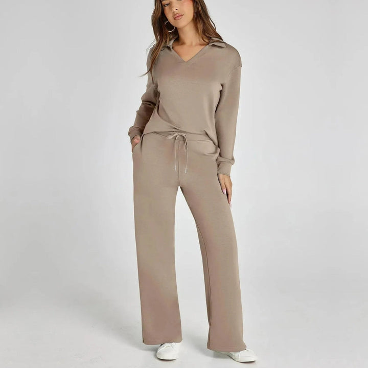 Modieuze comfortabele dames set, met losse top en broek met wijde pijpen.