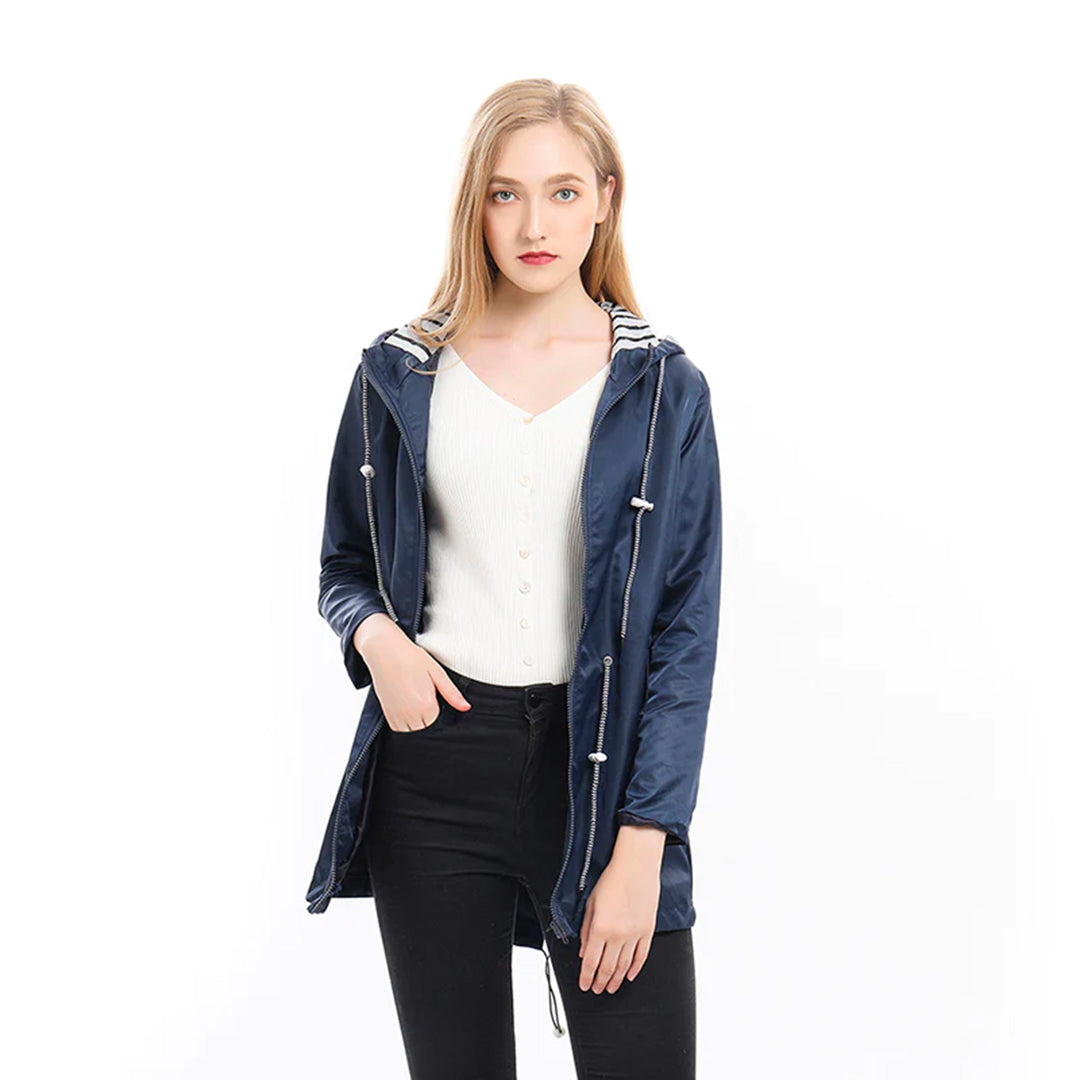 Functionele dames regenjas Angelique. Weerbestendige parka met rits, perfect voor herfst en lente.