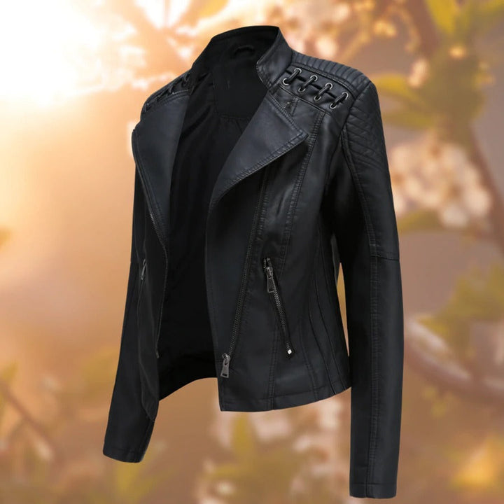Stijlvolle CoraJacket dames winterjas, warm en waterafstotend, perfect voor koude dagen.