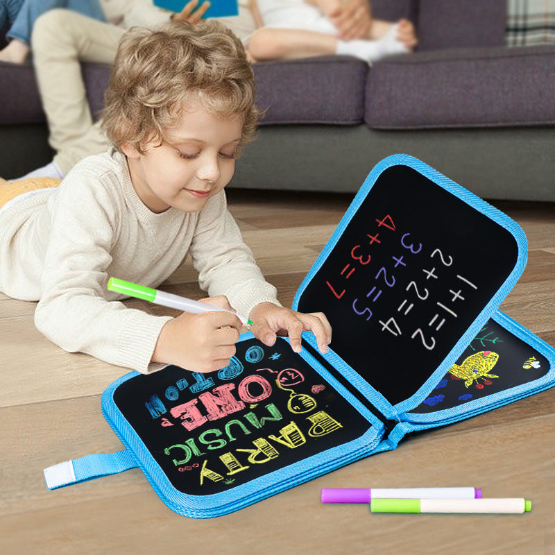 Herbruikbaar tekenboek voor kinderen, compleet met 12 kleurrijke stiften. Stimuleert creativiteit.