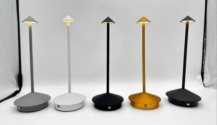 Moderne draagbare LED sfeerlamp SerenLight, aluminium design. Geschikt voor interieur decoratie met warm, zacht licht.