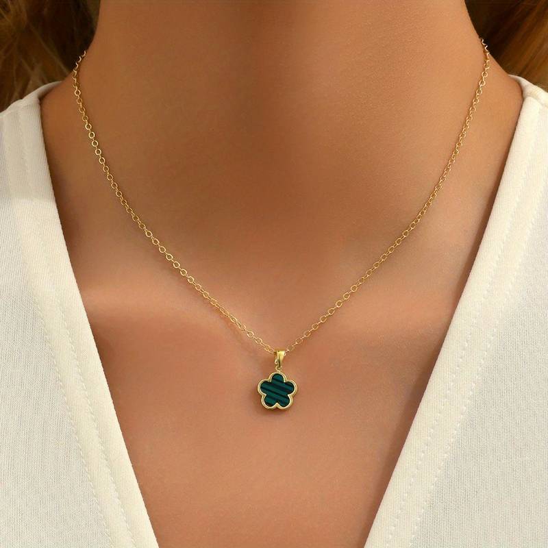 Fiora zilveren bloemenketting, een stijlvol dames sieraad en gelukssieraad, perfect als cadeau.