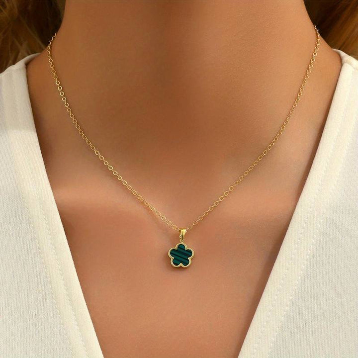 Fiora zilveren bloemenketting, een stijlvol dames sieraad en gelukssieraad, perfect als cadeau.