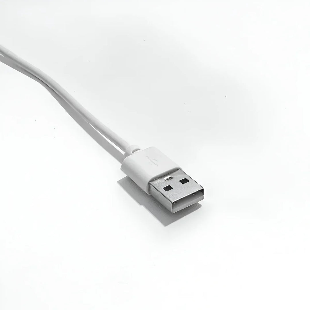 Houten pelikaan dierenlamp, zacht LED sfeerlicht en praktische USB aansluiting voor kinderkamer.