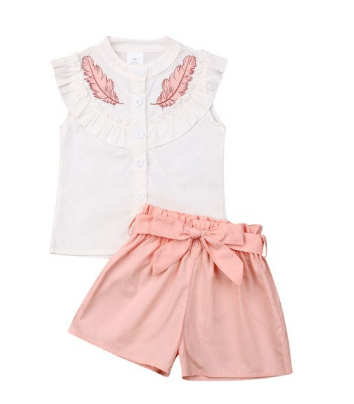 Zomerse meisjeskleding: zachte witbruine Feather Set, comfortabel topje & broekje. Perfect voor kleuters.