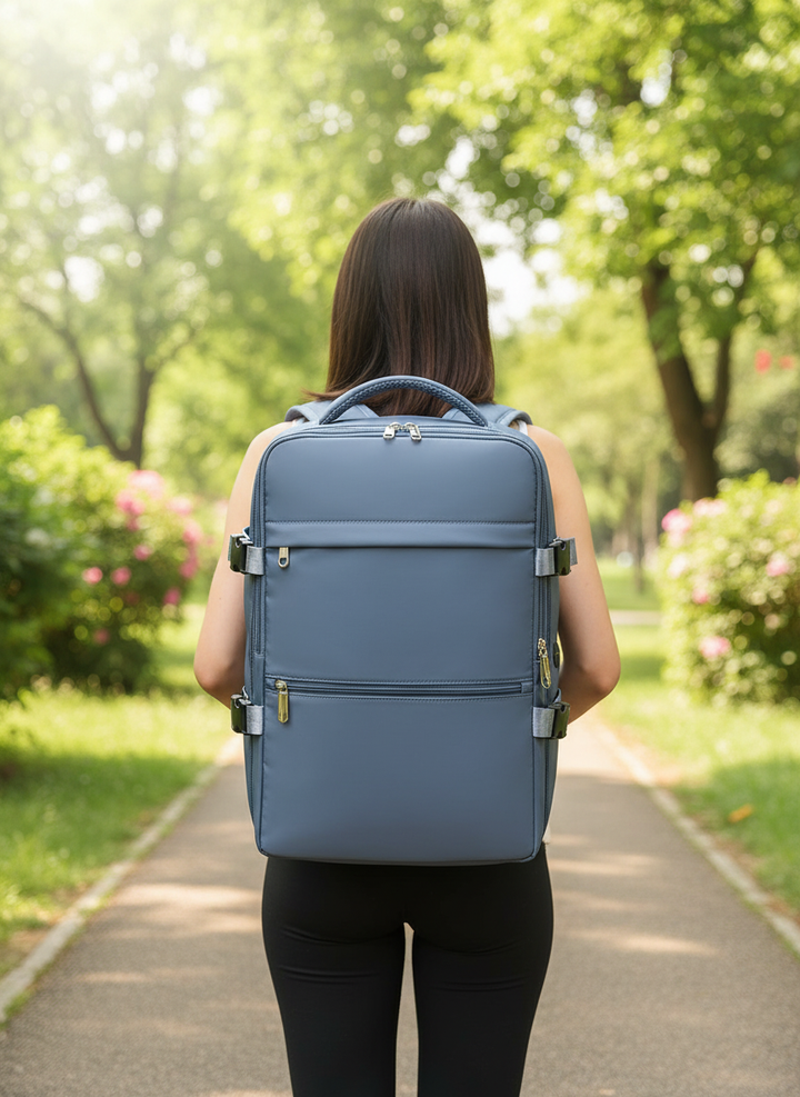 Unisex reisrugzak met ruim laptopvak en handige organizers voor veilige opslag van spullen, ideaal voor handbagage.