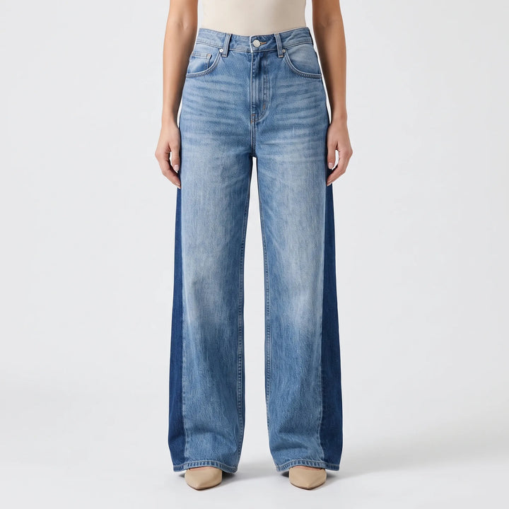 Trendy dames wijde pijpen jeans met hoge taille en uniek tweekleurig design. Perfect voor modebewuste vrouwen.