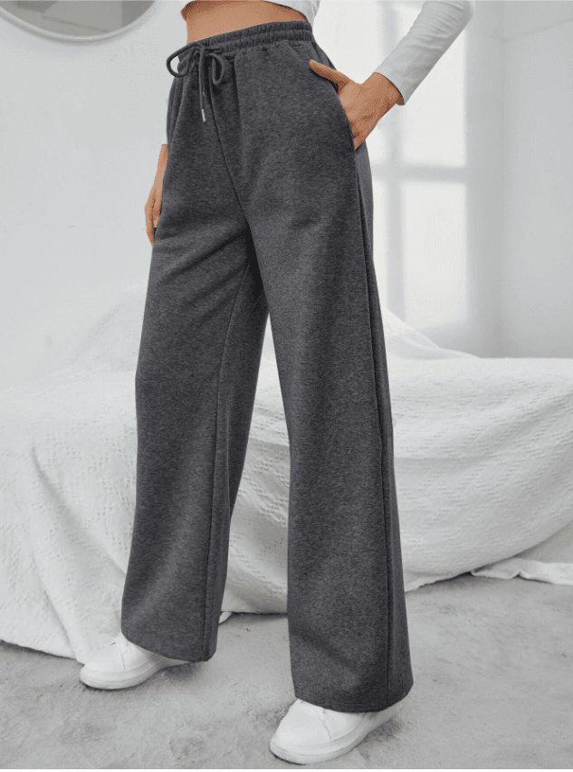 Grijze dames joggingbroek met comfortabele pasvorm, perfect voor een casual of sportieve look. Veelzijdig.