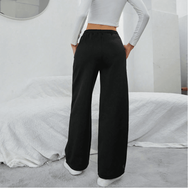 Dames joggingbroek met elastische tailleband en relaxte pasvorm voor maximaal comfort. Ideaal voor vrouwen.