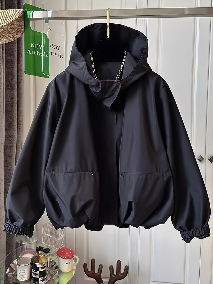 Stijlvol dames windjack met capuchon. Oversized pasvorm voor een comfortabele, sportieve streetwear look.