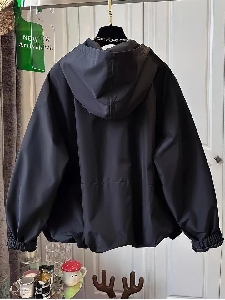 Functioneel dames windjack met ritszakken, capuchon en casual stijl. Ideaal voor wisselvallig weer.