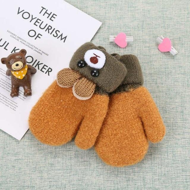 Set van twee warme kinderwantjes met konijnenmotief en koord. Perfecte winterkleding voor kinderen.