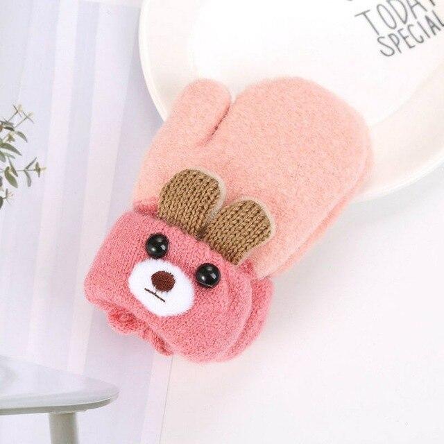 Warme en zachte kinderwantjes met schattige konijnenprint. Geschikt voor de winter en kou.