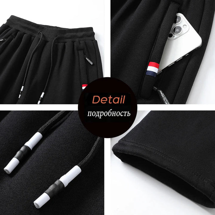 Warme heren joggingbroek met fleecevoering, geschikt als sportkleding of casual broek voor koude dagen.